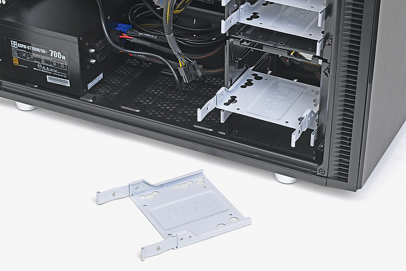 3.5インチHDDや2.5インチSSDを組み込める台数を示す。どちらか一方を組み込めるトレイ式のベイが多い。将来の増設を考えて最初に使用するドライブの数プラス1、2台分は欲しい