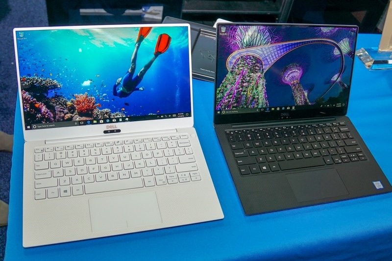 新しいXPS 13、左がローズゴールド/アルパイオンホワイトで4Kのモデル、右がシルバー/ブラックでフルHDのモデル
