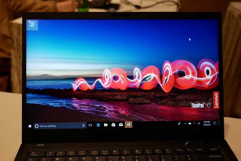 ディスプレイは14型で、表示解像度はフルHD(1,920×1,080ドット)またはWQHD(2,560×1,440ドット)。Dolby Vision HDR対応ディスプレイはLTPF液晶を採用とのこと