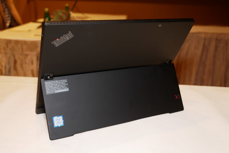 背面キックスタンドも新しくなった