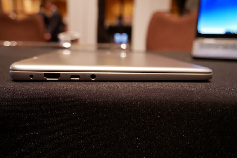 左側面。高さは14.6～16.5mm