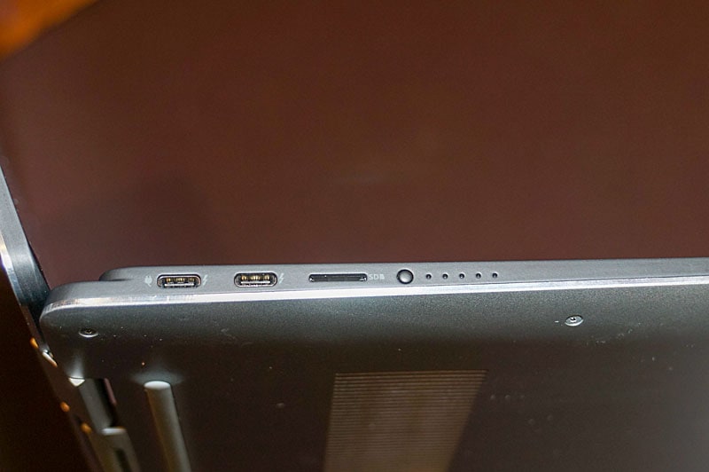 本体の左側面、Thunderbolt 3に対応したUSB Type-C×2、microSDカードスロット