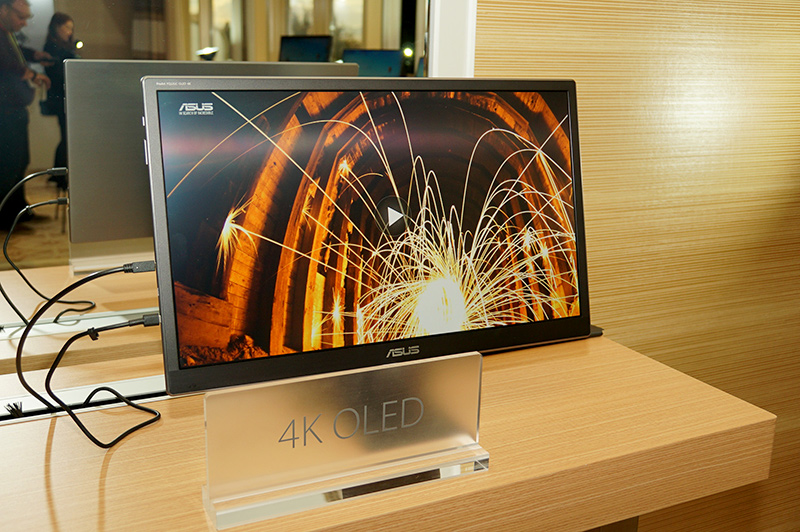 高精細で、高いコントラスト比を実現していることがJOLEDの印刷方式有機ELの特徴。HDR未対応なカメラで撮影した画像ではなかなか伝わらないが、実際黒を表示させるとかなり綺麗な黒が再現できていた