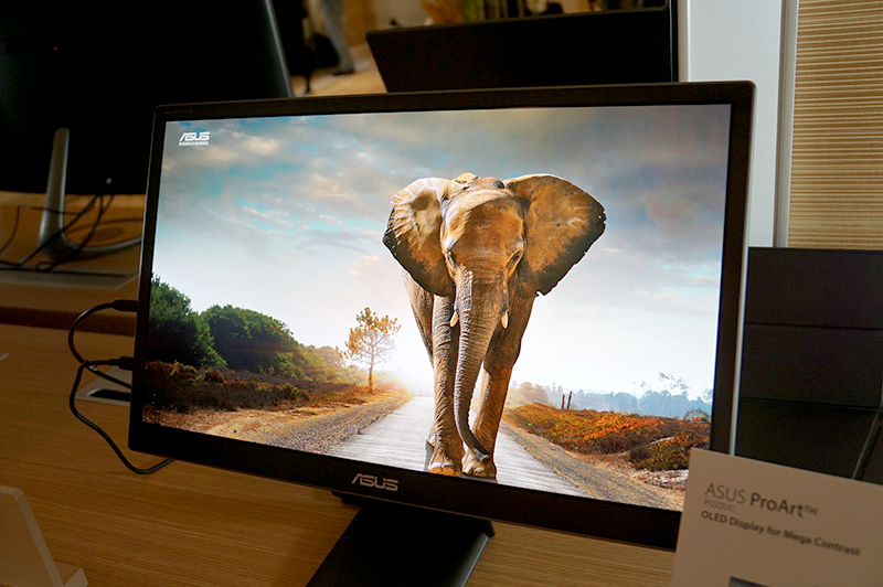 高精細で、高いコントラスト比を実現していることがJOLEDの印刷方式有機ELの特徴。HDR未対応なカメラで撮影した画像ではなかなか伝わらないが、実際黒を表示させるとかなり綺麗な黒が再現できていた