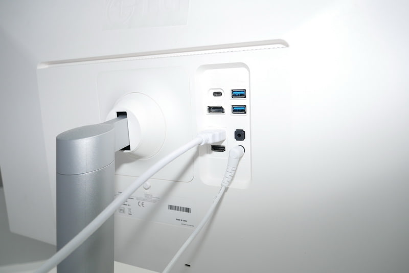 ポートは、USB Type-C×1、DisplayPort×1、HDMI×2で、USBハブ機能も用意