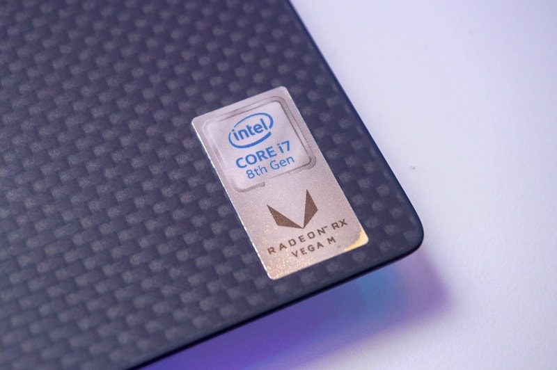 CPUとdGPUとしてKBL-Gこと「8th Gen Core Processors with RADEON RX Vega M Graphics」を搭載