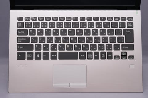 Hothotレビュー】第8世代Core i搭載で“ブラック”にこだわった13.3型