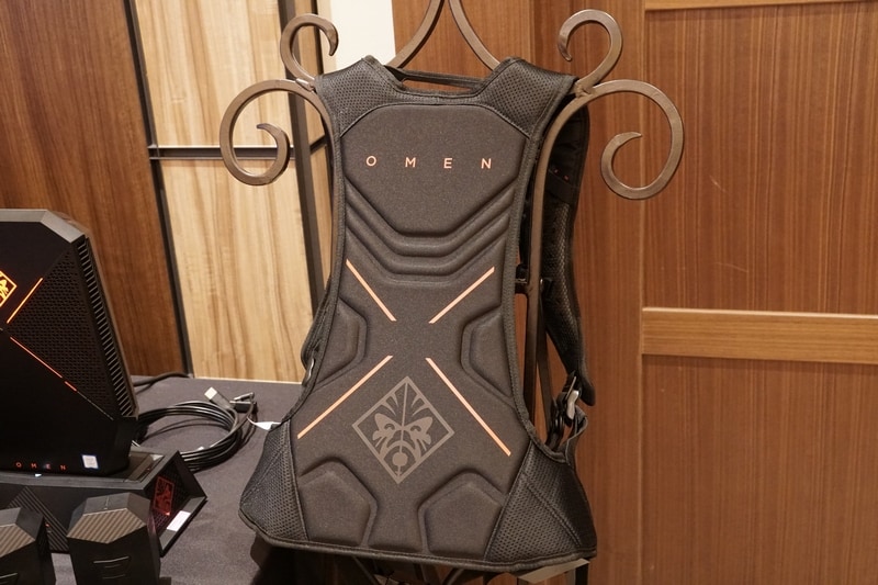 これにPCを取り付けて背負うことができる