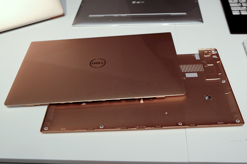 ローズゴールドの天板/底面