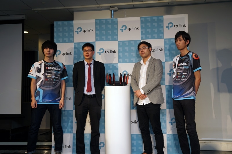 ティーピーリンクジャパンは同日にメディア向けの発表会を開催し、プロゲーミングチームのDetonatioN Gamingのスポンサーとなることを発表している