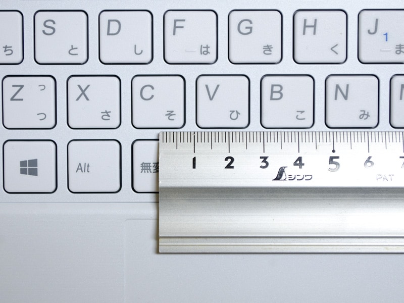 キーピッチは実測で約195mm(仕様上約18.75mm)