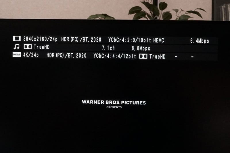 再生情報を見ると、HDMIに対して、YCbCr 4:4:4の信号を送信している。REGZA J10Xだと、ここがYCbCr 4:2:2になる