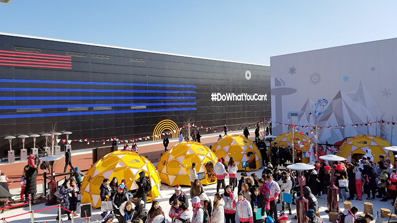 奥に見える大きな建物がGalaxy Olympic Showcase