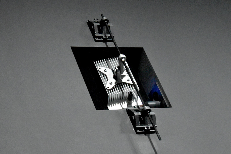 KTパビリオン内に設置された5G基地局。おそらくIntel製だと思われる。