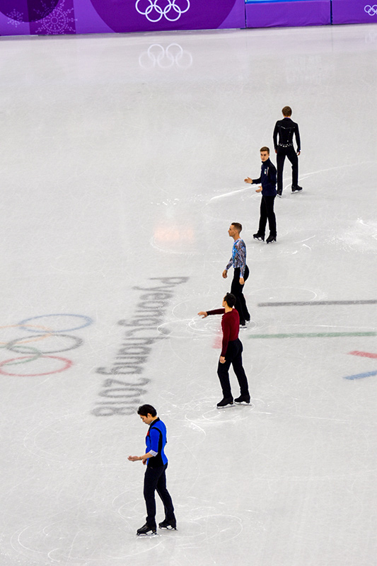 フィギュアスケート会場。こちらは団体戦男子フリー直前の練習風景