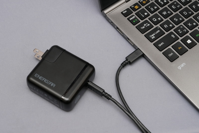 USB Type-CはUSB PD対応で、USB PD ACアダプタを利用して給電や内蔵バッテリの充電が可能
