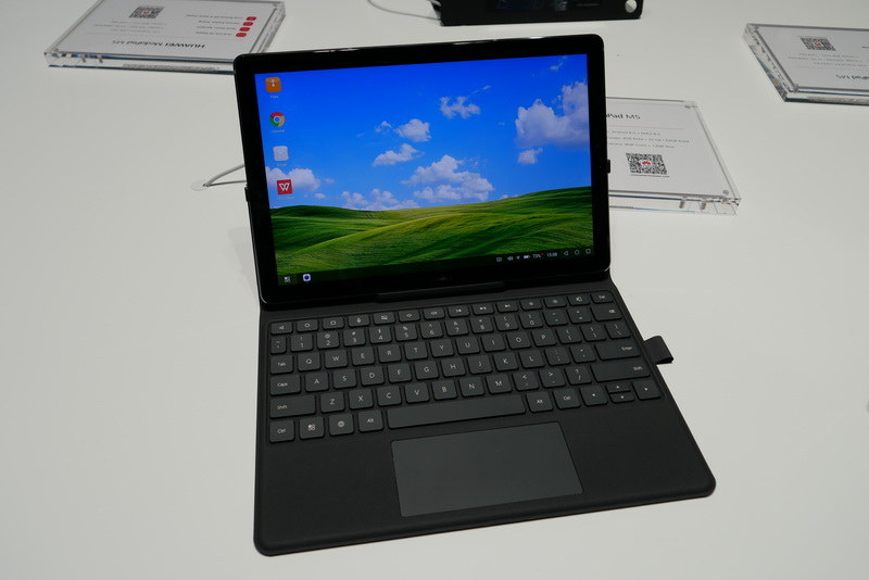 専用キーボードカバーを装着すると「PC Mode」が起動し、2in1 PC相当として利用可能となる