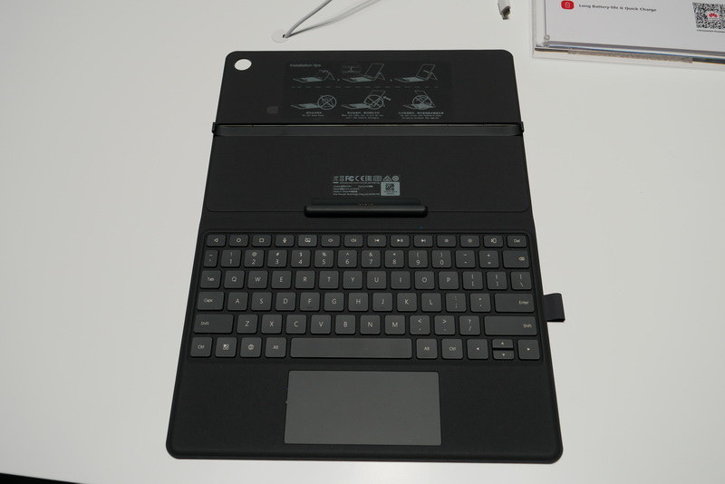 キーボードカバーは本体全体を覆う形状