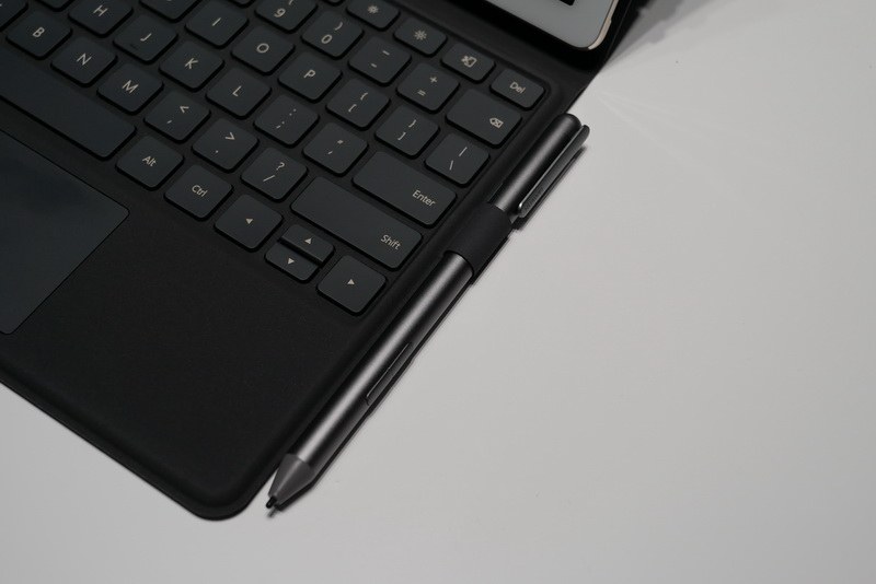 M-Penは、キーボードケースに装着可能