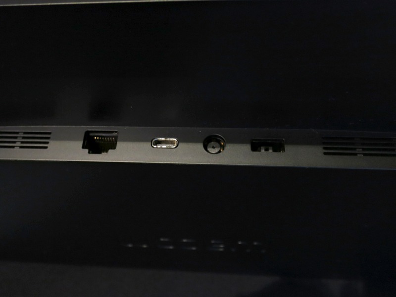 Gigabit Ethernet、電源入力、USB Type-C