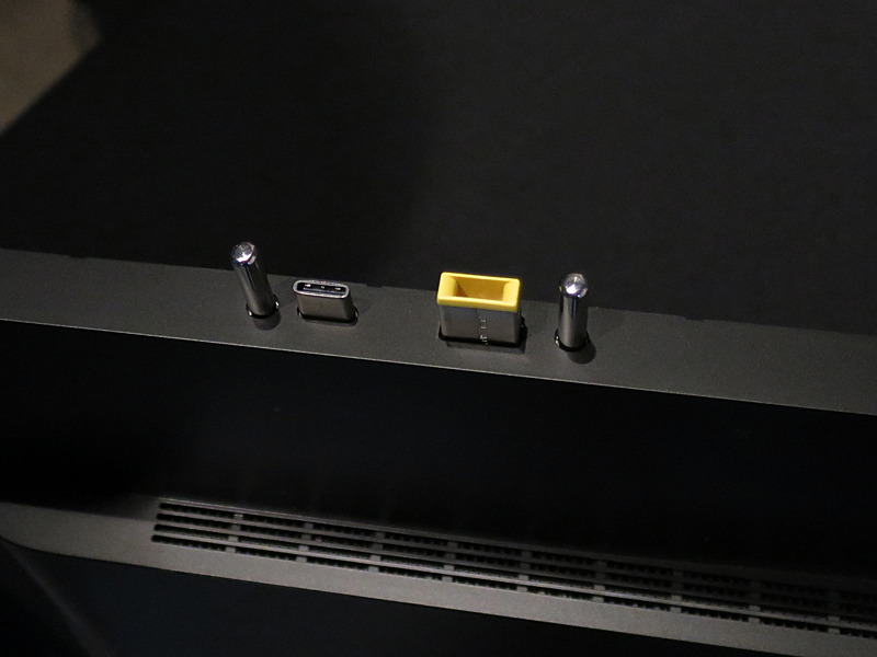 Cintiq Proとの接続部