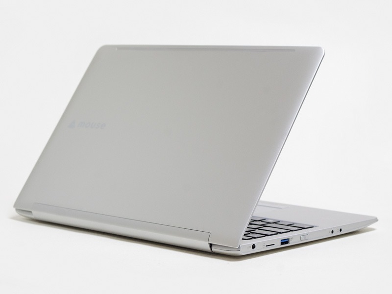 mouseのロゴのみ。バッテリは内蔵式で着脱できない