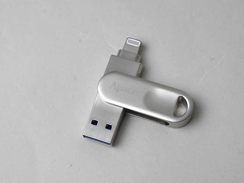 キャップは回転式