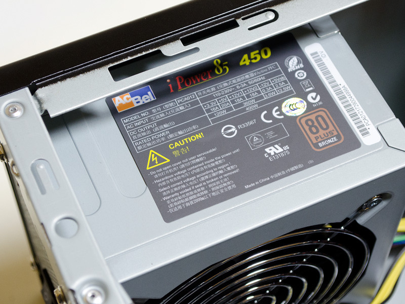 電源は80PLUS Bronzeの400W
