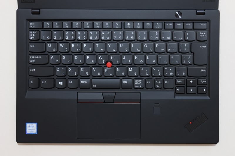 キーボード面。6列、89キーでJIS配列。中央にはTrackPoint、下にはThinkPadクリックパッドが配置されている