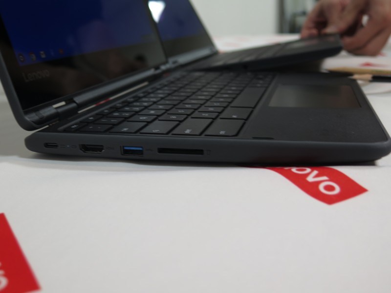 左側面にUSB Type-C、HDMI出力、USB 3.0、SDカードスロットを搭載