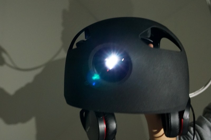 Head Light、プロジェクタとセンサーが入っている