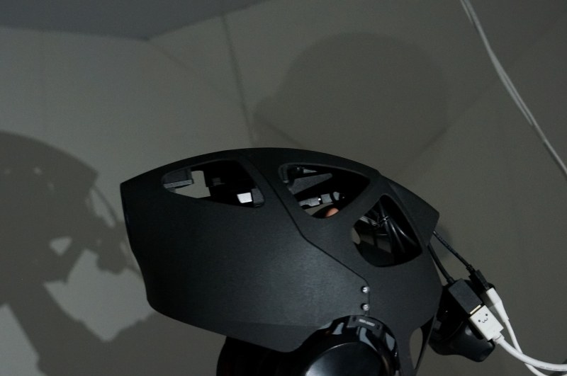 Head Light、プロジェクタとセンサーが入っている