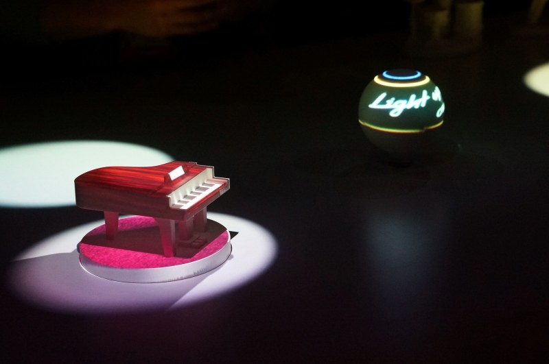 Interactive Tabletop Projectorのデモ