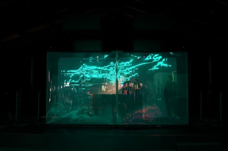 Intractive CUBE、立方体のプロジェクタディスプレイ