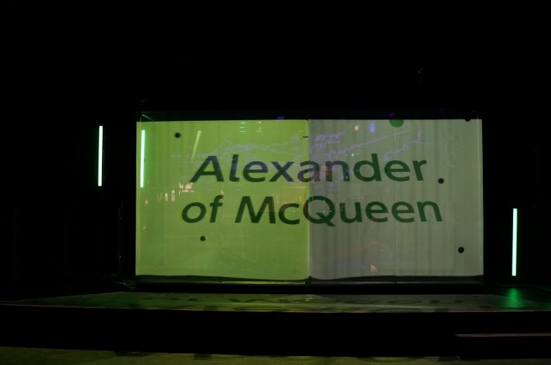 Intractive CUBE、立方体のプロジェクタディスプレイ