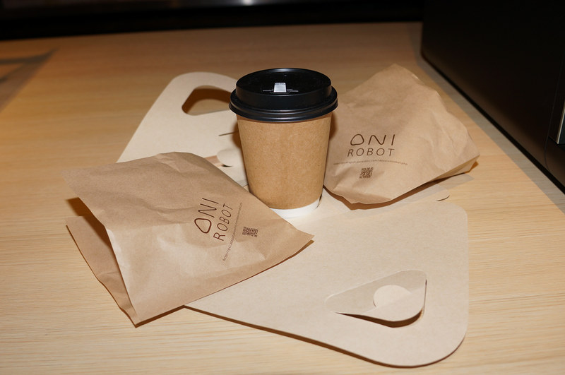 コンビニやスーパーなどでのニーズを考えてテイクアウト用の袋も用意