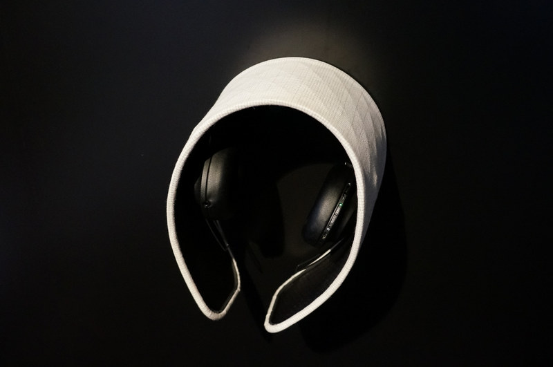 現在の製品は試作品であるため、市販のパナソニックのノイズキャンセリングのヘッドフォンが利用されている