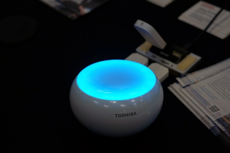 MINDFULは両手で抱えてお腹に当てる形で利用する、ヨガのようなイメージ