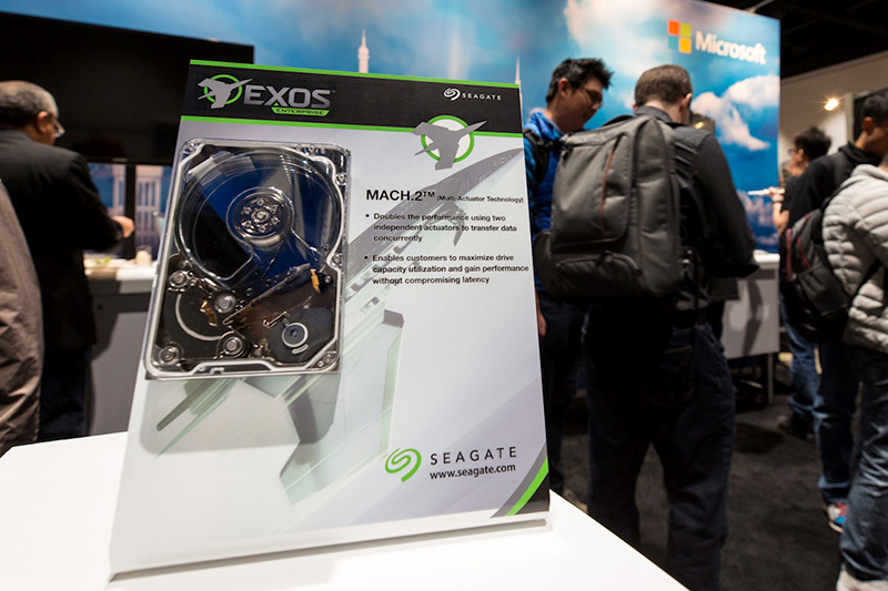 OCP 2018のMicrosoftブースに展示されているMACH.2デモ