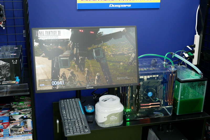 店員が作成した油没PCも展示される