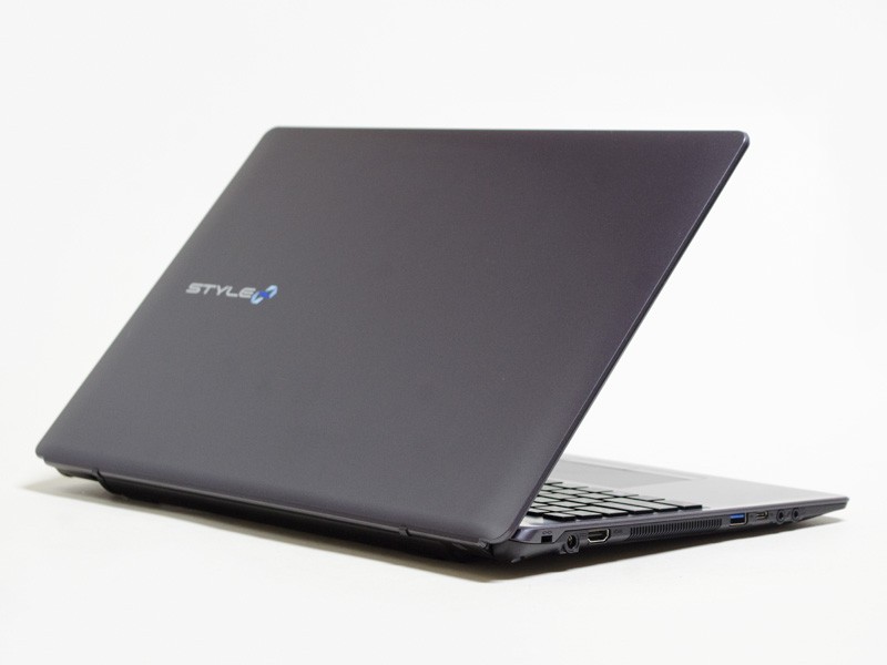 天板にロゴ。バッテリは着脱式