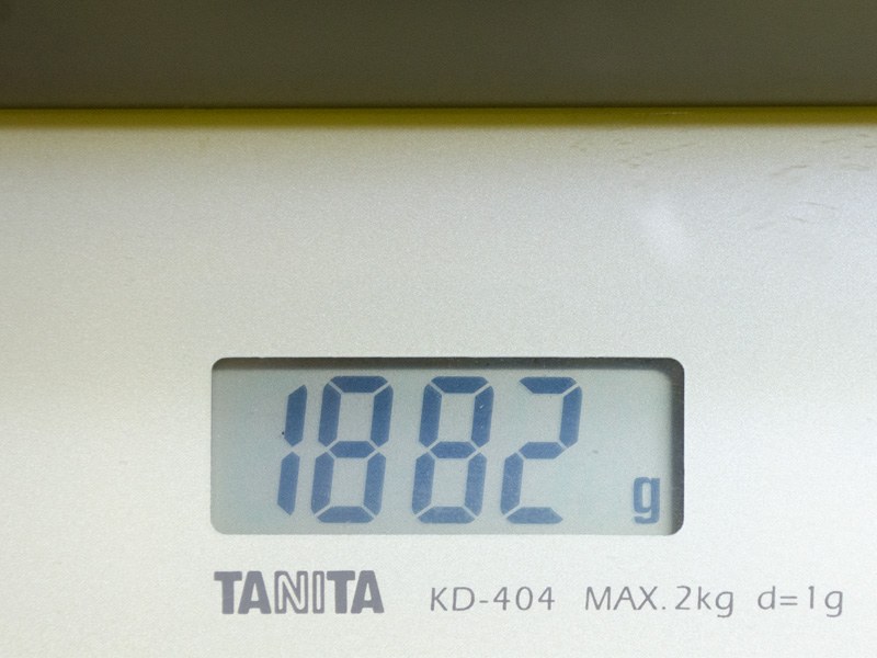重量実測で1,882g