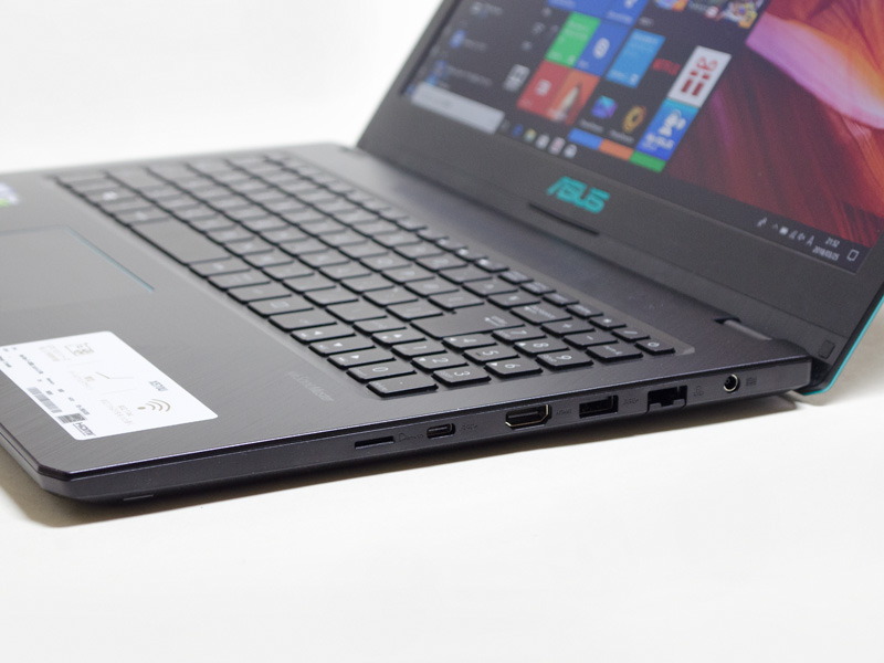 電源入力、Gigabit Ethernet、USB 3.0、HDMI、Type-C、microSDカードスロット