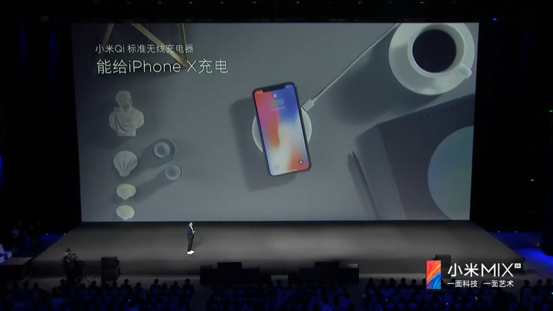 99元の無接点充電器は、iPhone Xも充電可能
