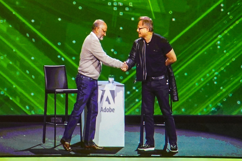 2人のCEOは固い握手をして対談は終了した