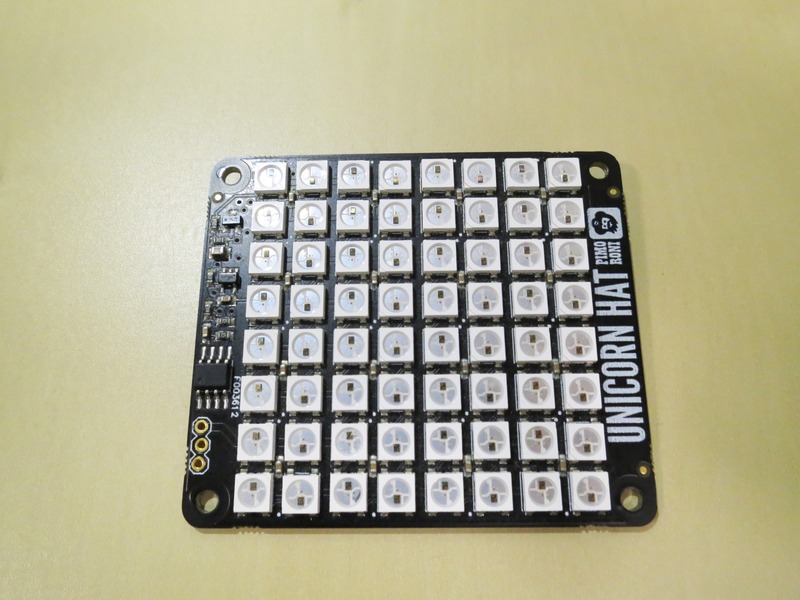 Unicorn HAT(スイッチサイエンス価格: 3,132円+送料)<br><a href="https://www.switch-science.com/catalog/3171/" class="n" target="_blank">スイッチサイエンスの販売ページへのリンク</a><br><a href="https://shop.pimoroni.com/products/unicorn-hat" class="n" target="_blank">Pimoroniの販売ページへのリンク</a>