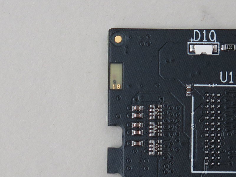 基板は10層だとみられる