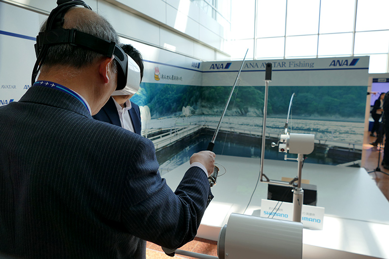 ANA AVATAR  FISHING。HMDはFOVE。