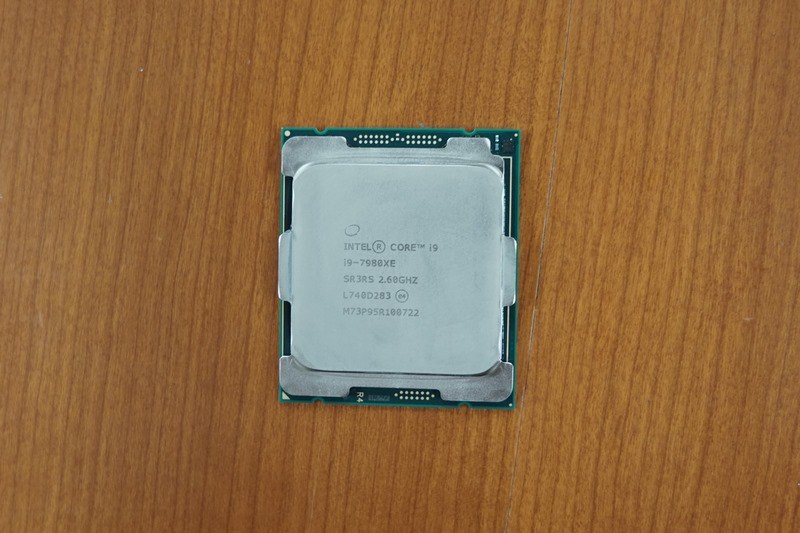 CPUにCore i9-7980XE
