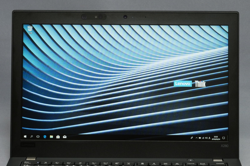 12.5型ディスプレイを搭載。ベゼル幅は極端に狭められておらず、フットプリントも標準的な大きさとなっている